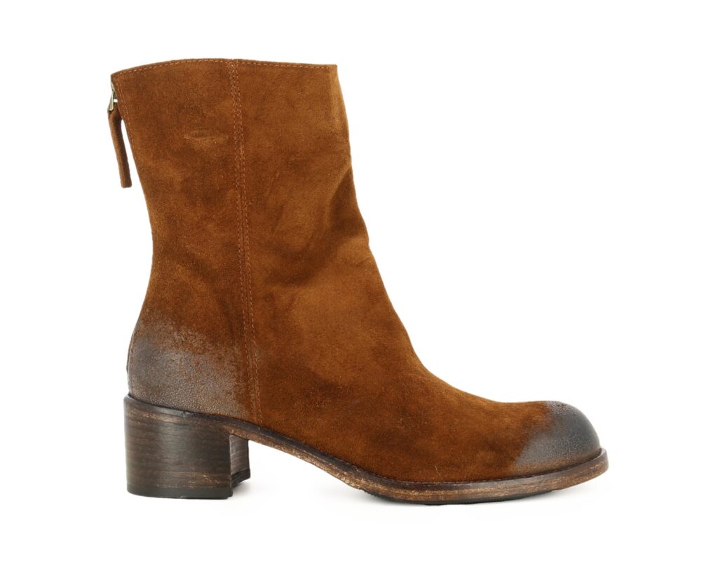 ESTER 01 CAMEL